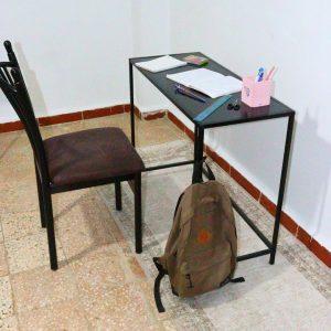 مكتب الدراسة للكبار و للأطفال