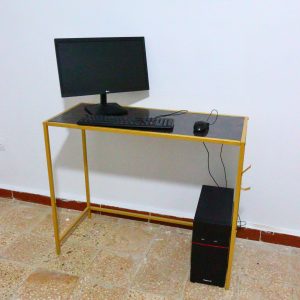 مكتب الدراسة للكبار و للأطفال اللون الذهبي